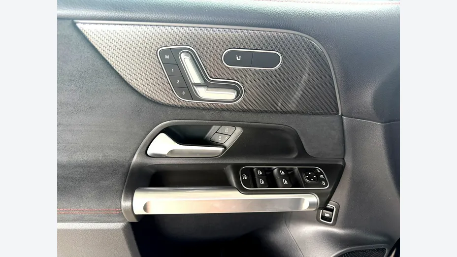 MERCEDES-BENZ GLB -