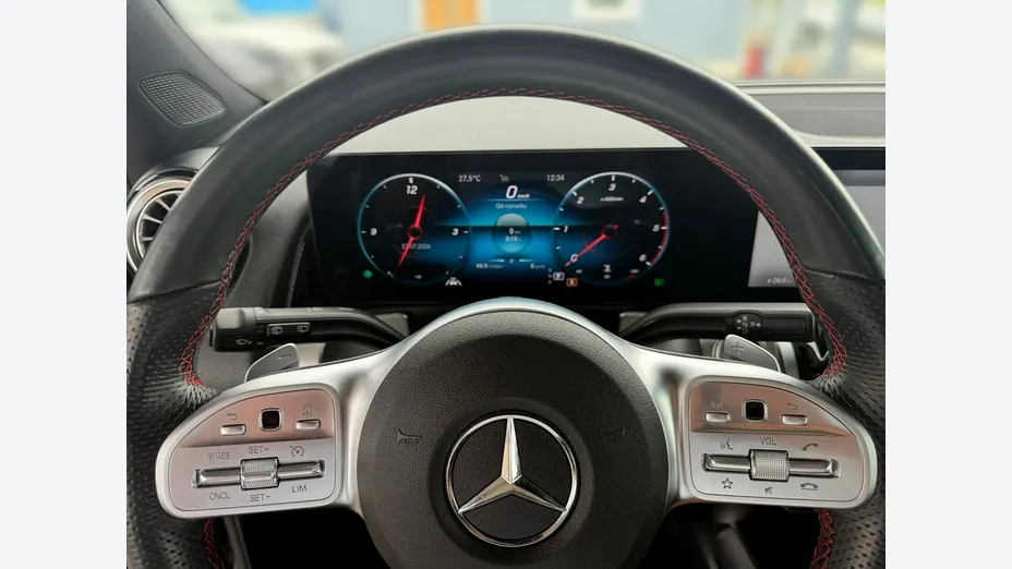 MERCEDES-BENZ GLB -