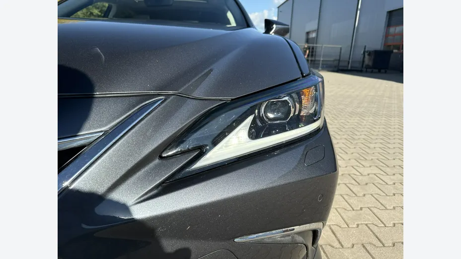 LEXUS ES -