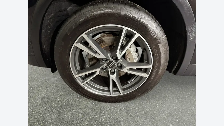 AUDI Q5 -
