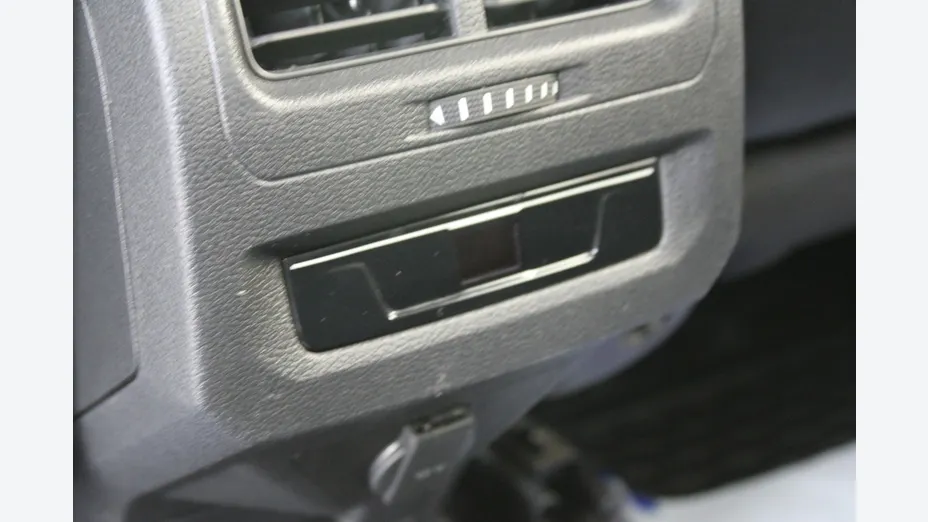 VOLKSWAGEN Touran -