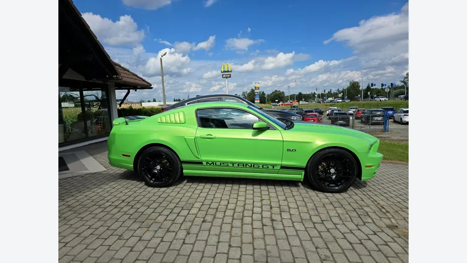 FORD Mustang -