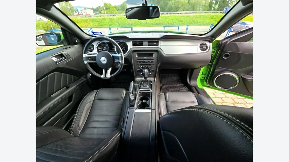 FORD Mustang -