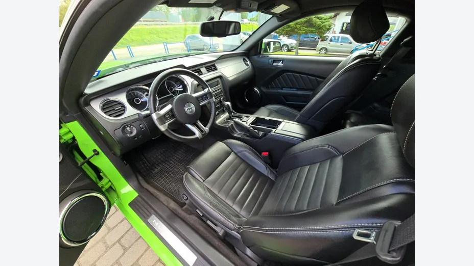 FORD Mustang -