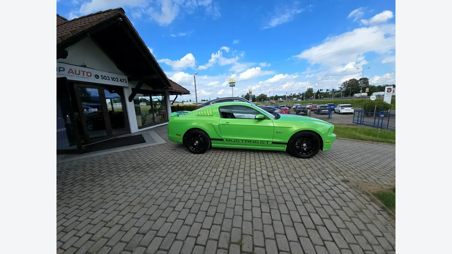 FORD Mustang -