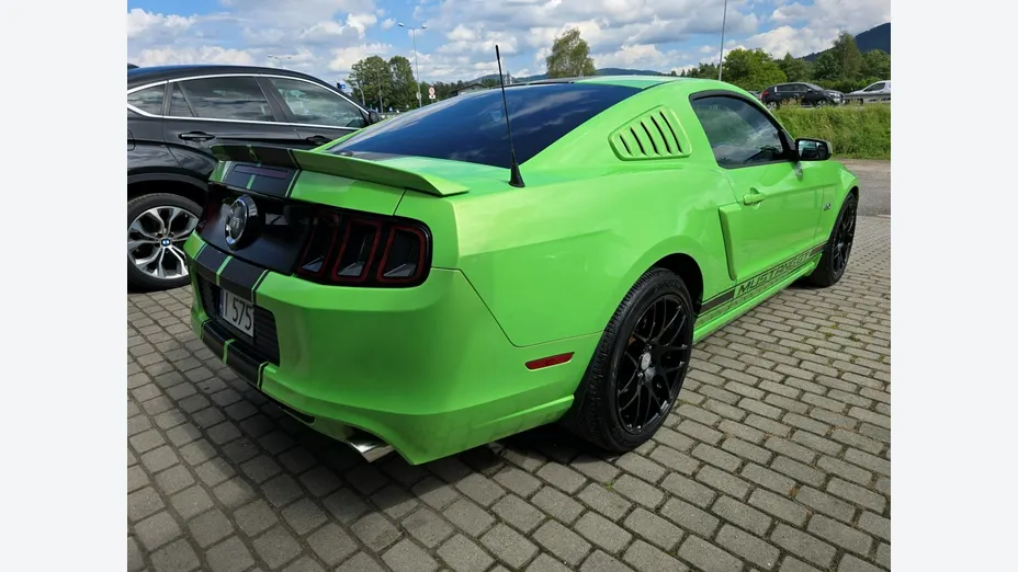 FORD Mustang -