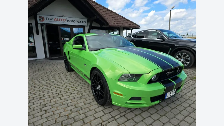 FORD Mustang -