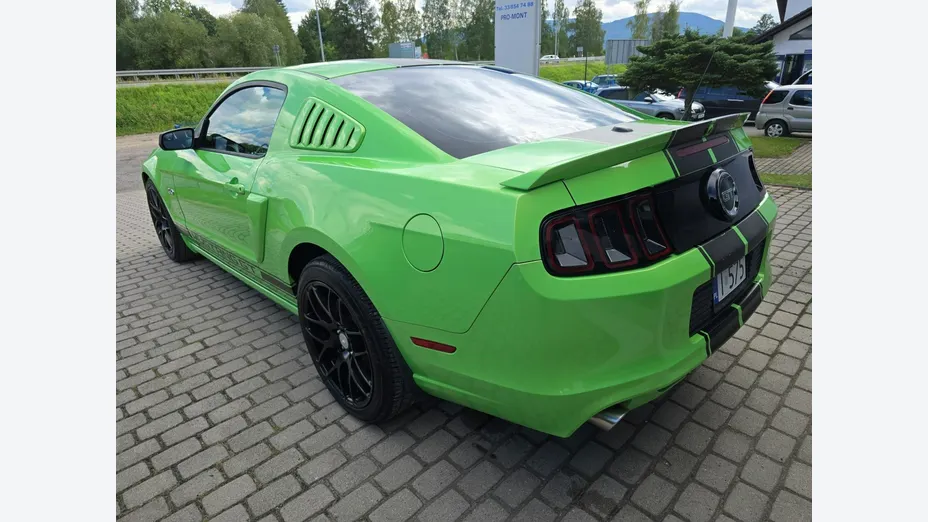 FORD Mustang -