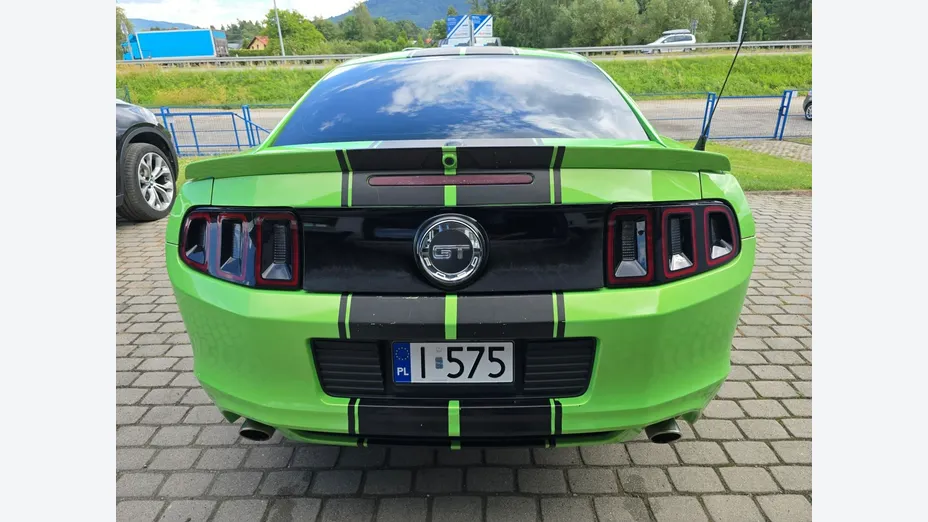FORD Mustang -