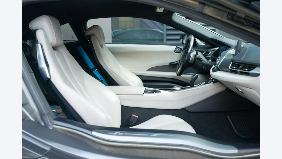 BMW i8 -