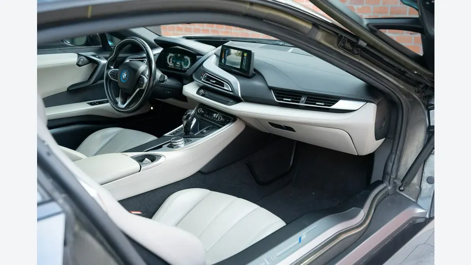 BMW i8 -