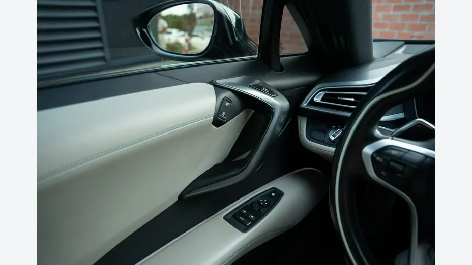 BMW i8 -