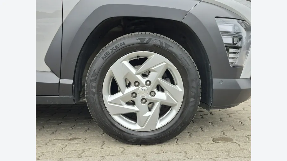 HYUNDAI Kona -