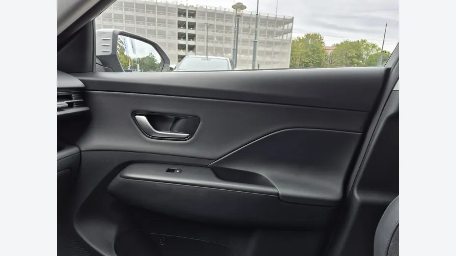 HYUNDAI Kona -