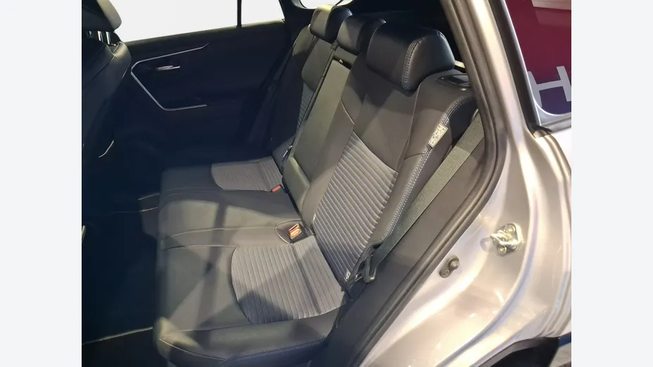 TOYOTA RAV4 -