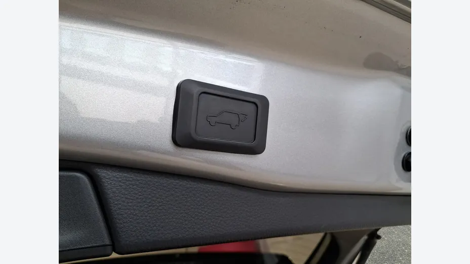 TOYOTA RAV4 -