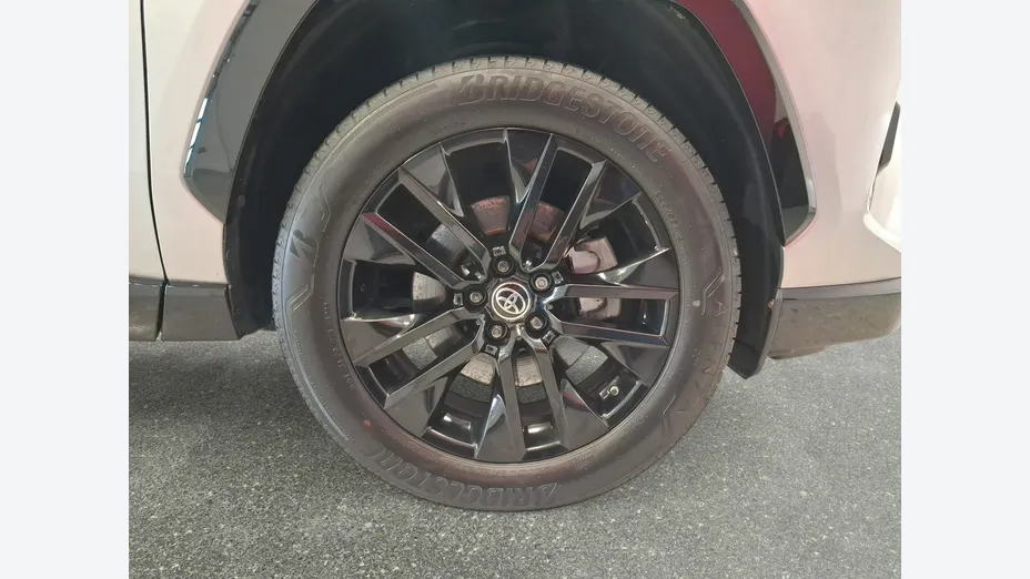 TOYOTA RAV4 -