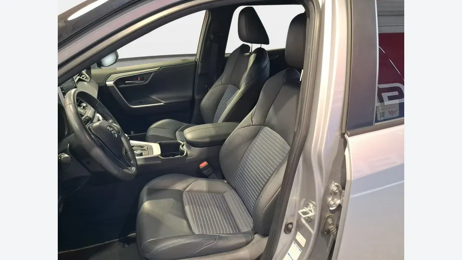TOYOTA RAV4 -