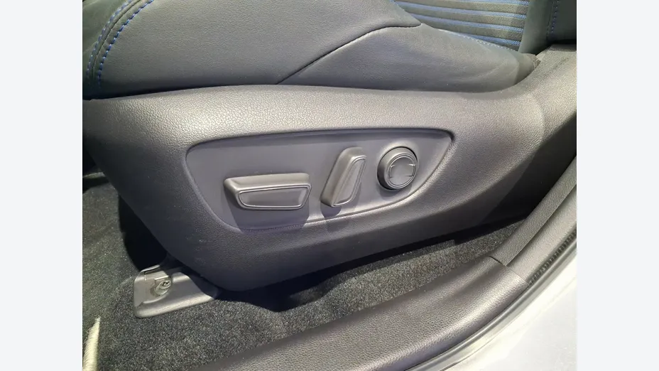 TOYOTA RAV4 -