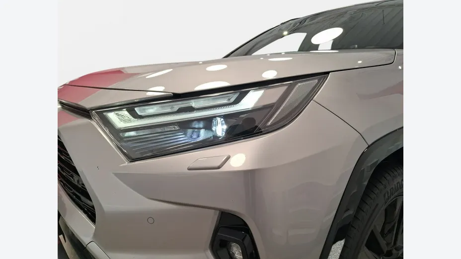TOYOTA RAV4 -