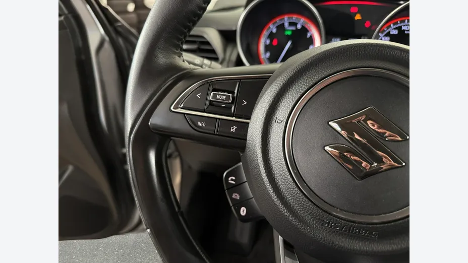 SUZUKI Swift -