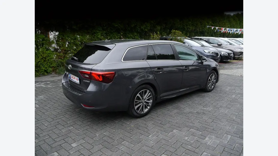 TOYOTA Avensis -