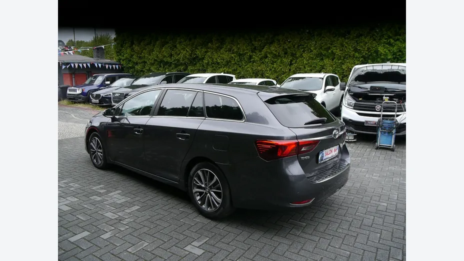 TOYOTA Avensis -