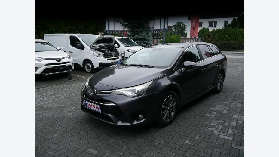 TOYOTA Avensis -