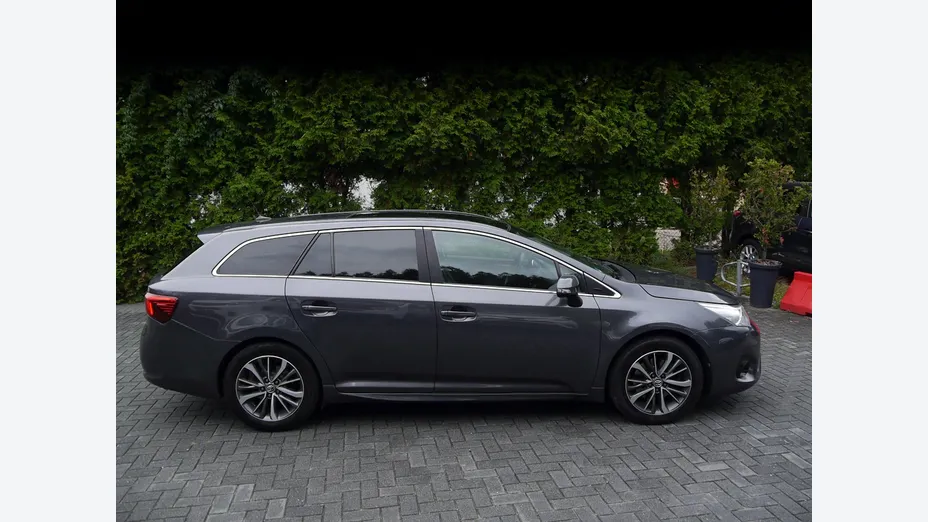 TOYOTA Avensis -
