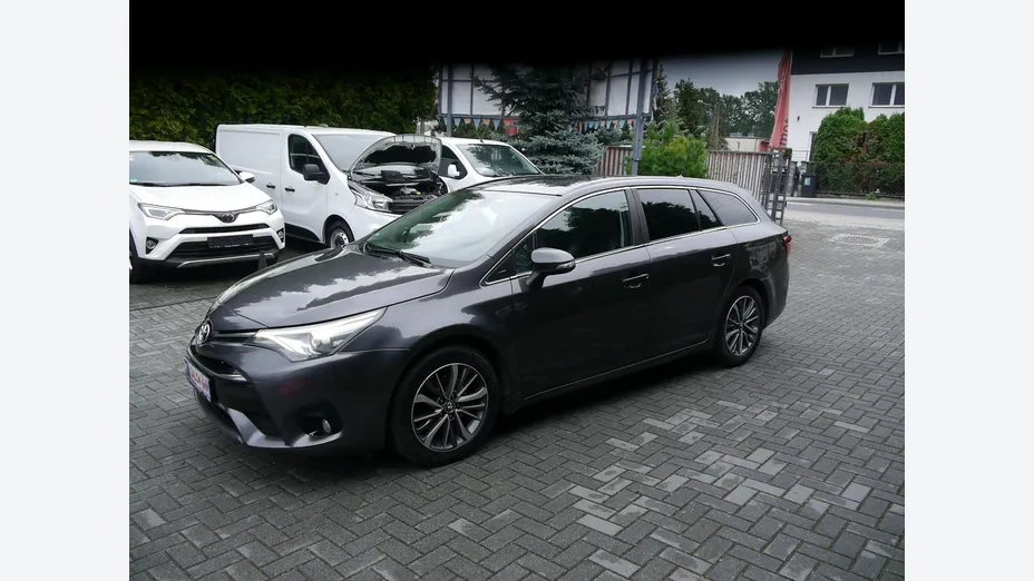 TOYOTA Avensis -