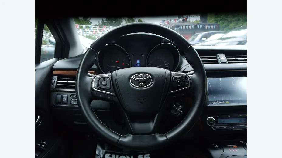 TOYOTA Avensis -