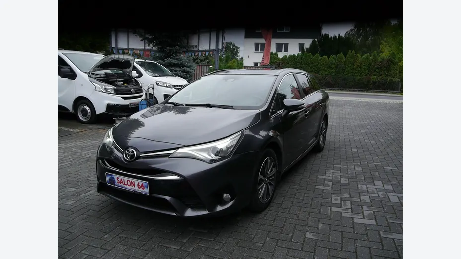 TOYOTA Avensis -