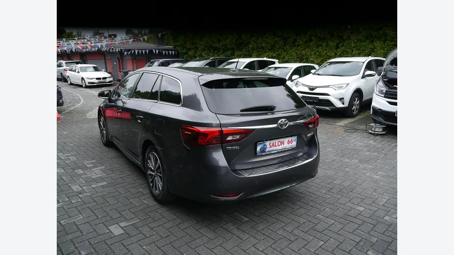 TOYOTA Avensis -