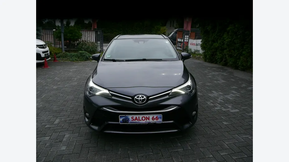 TOYOTA Avensis -