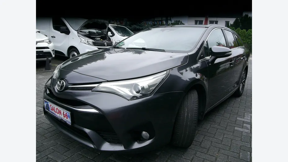 TOYOTA Avensis -