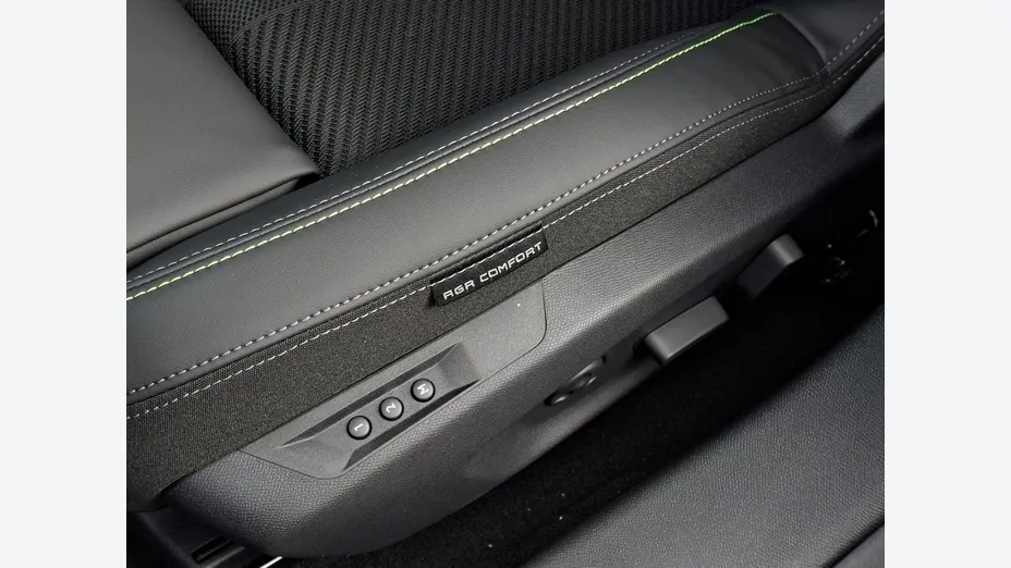 PEUGEOT 408 -