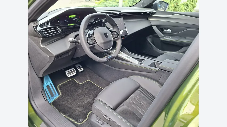PEUGEOT 408 -