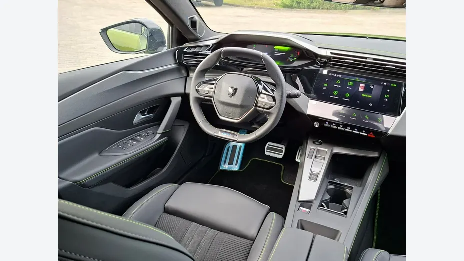 PEUGEOT 408 -