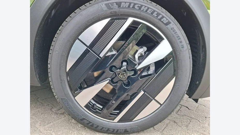 PEUGEOT 408 -