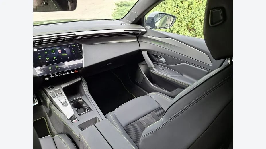 PEUGEOT 408 -