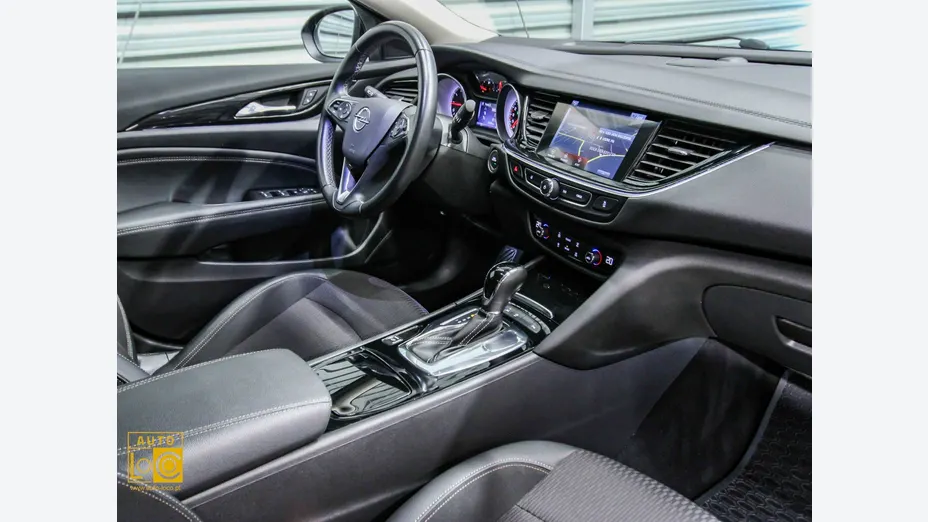 OPEL Insignia -