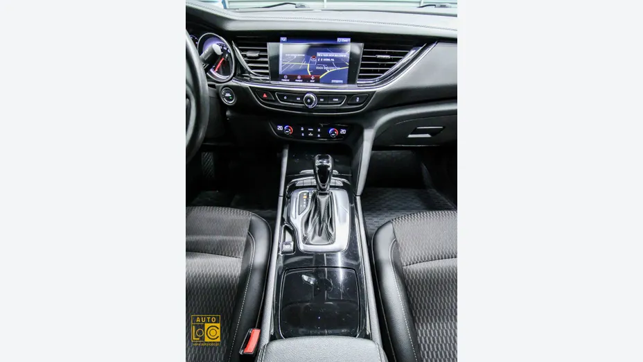 OPEL Insignia -