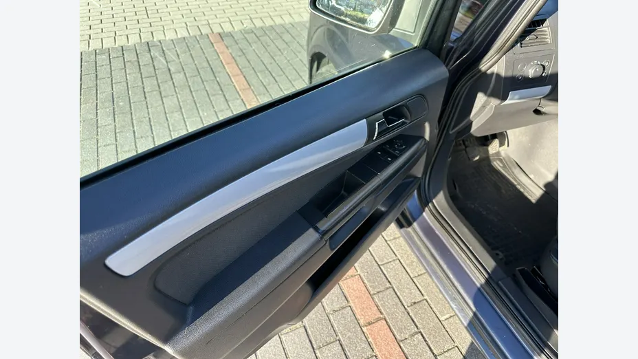 OPEL Zafira -