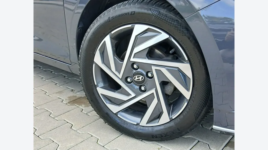 HYUNDAI i20 -
