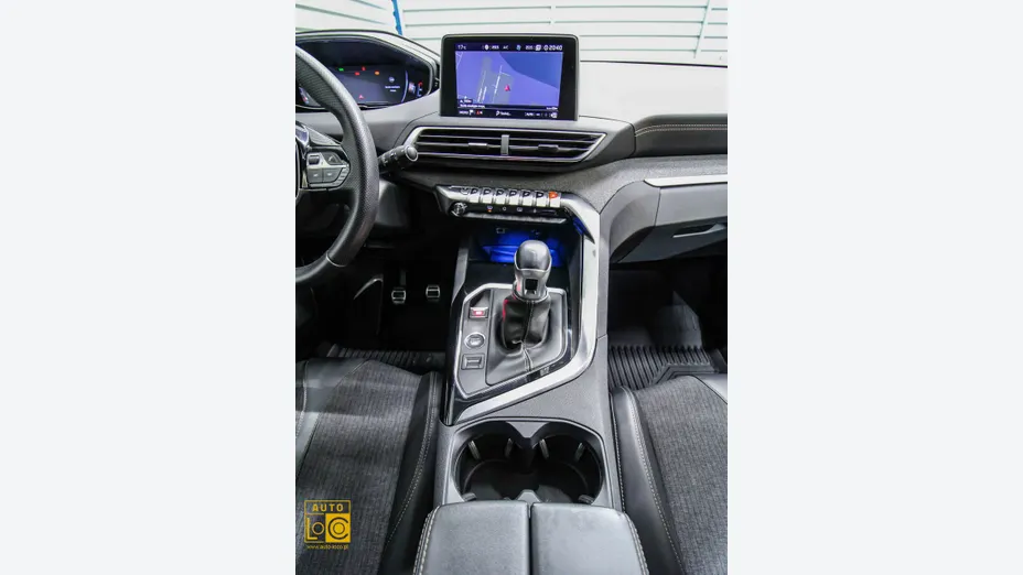 PEUGEOT 3008 -