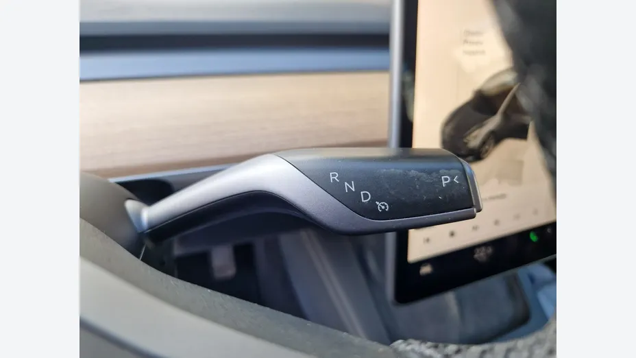 TESLA Model 3 -