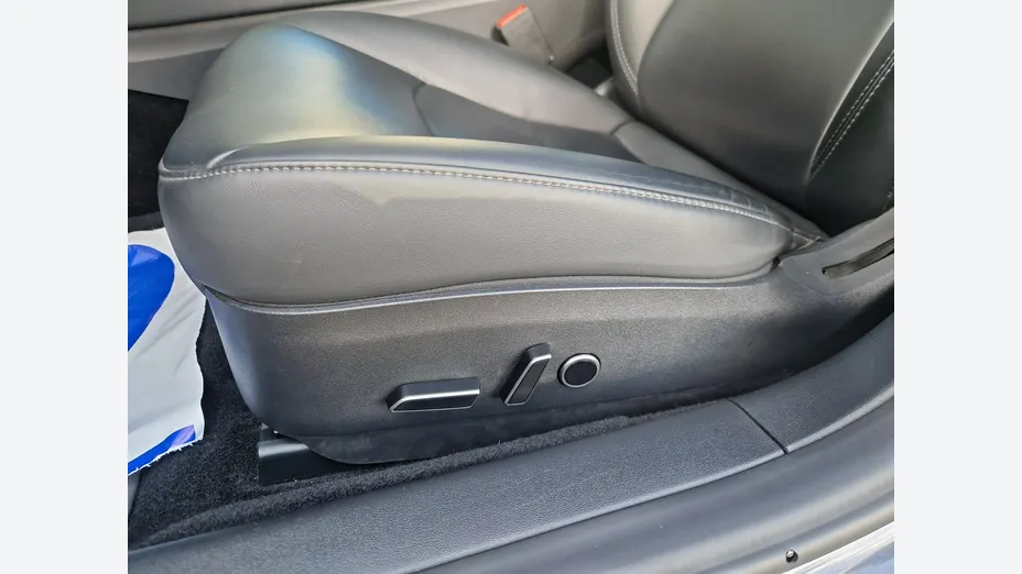 TESLA Model 3 -