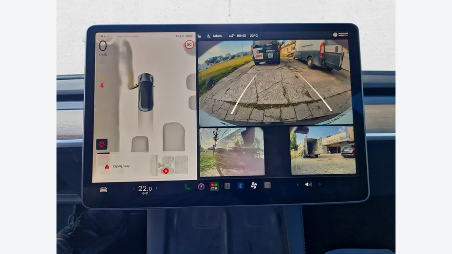 TESLA Model 3 -