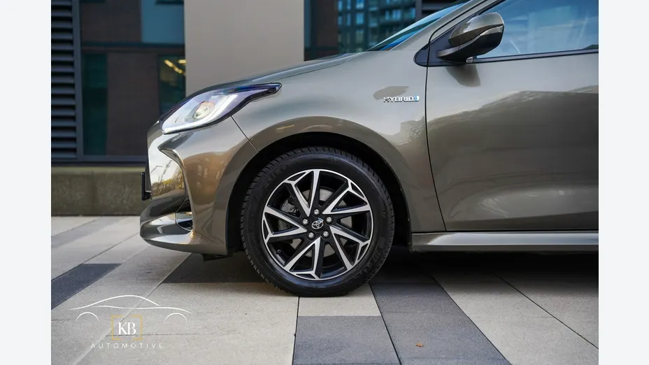 TOYOTA Yaris -