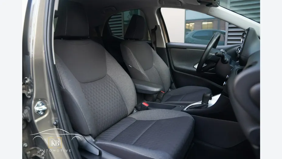 TOYOTA Yaris -